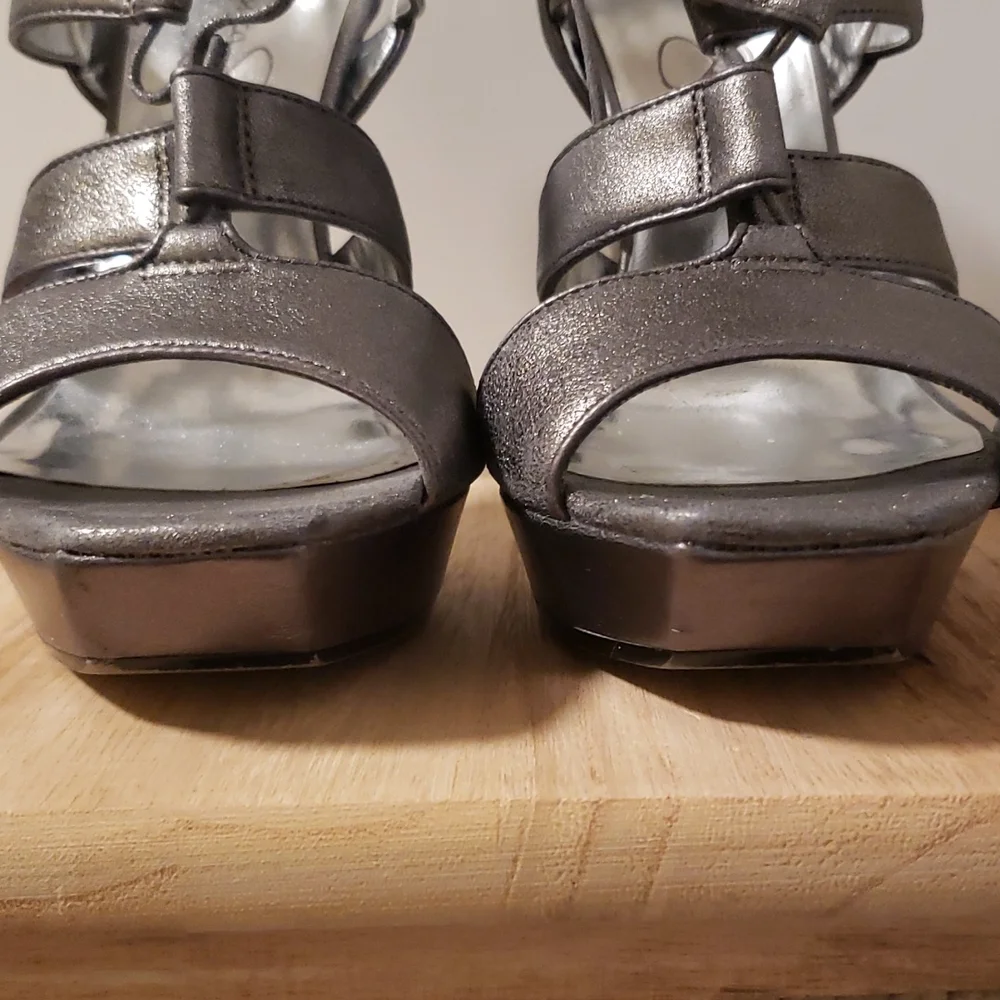 Jessica Simpson Y2K Scille Pewter Leather Lace Up Sandals